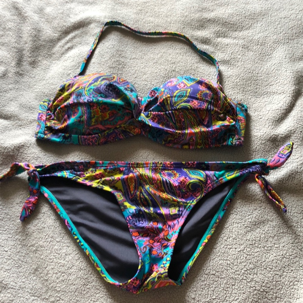 Colorful Bikini (SMALL BOTTOMS AND 34D TOP)